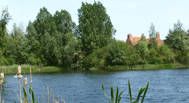 Коттедж Lakeview at Lodge Farm