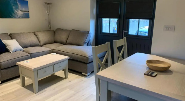 Thistledown Lodge! 5 minutes from beach!