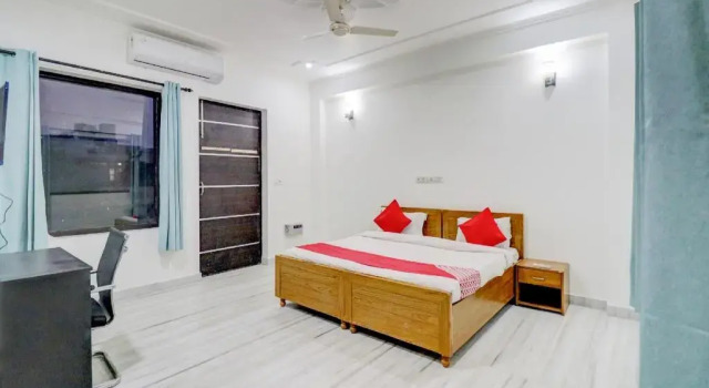 Hotel Rising Stay by OYO Rooms, Varaa Hotelli Gurgaon 
