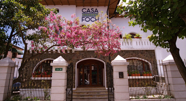 Boutique Hotel Casa Foch, Забронировать Бутик-отель La Floresta Кито, рядом с Del Arbolito Park