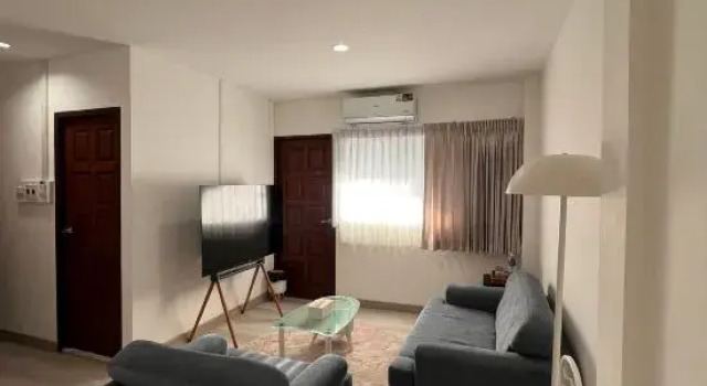 Полулюкс Hotel Nanon Sathorn