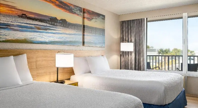 Люкс Days Inn by Wyndham Cocoa Beach Port Canaveral