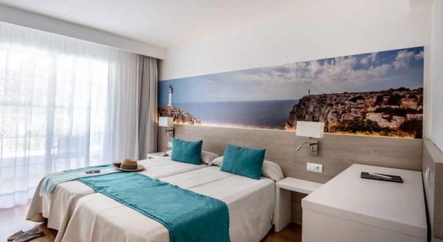 Двухместный номер Standard с балконом Hostal Es Pi - Emar Hotels
