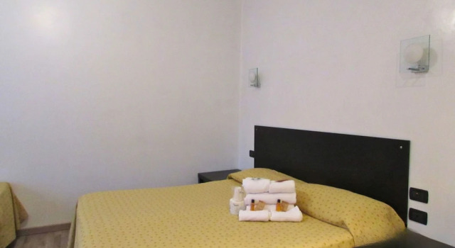 Трёхместный номер Economy с балконом Hotel Ponte Sassi