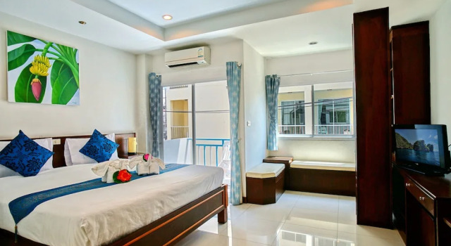 Номер Deluxe с балконом Ruen Buathong Boutique Hotel Patong Beach