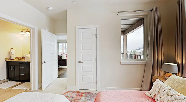 New Listing! Beautiful New Mountain-view 3 Bedroom Condo, Rezerwuj Dom wakacyjny Hotele w Dillon z parkingiem, Parking