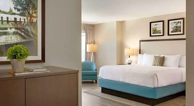Двухместный люкс c 1 комнатой with historic city view Hotel Ballast Wilmington, Tapestry Collection by Hilton
