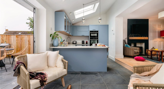 Littlefields - Stylish Modern Cottage With Large Garden Close to Beach