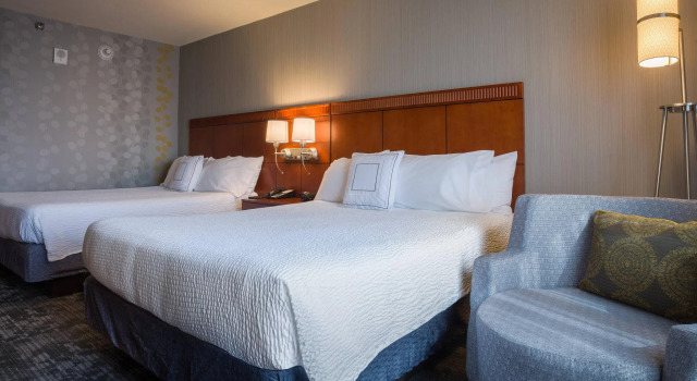 Четырёхместный номер Standard Courtyard Culver City Los Angeles