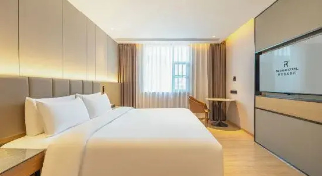 Четырёхместный люкс Deluxe Rezen Yanpin Hotel (Suqian City Government)