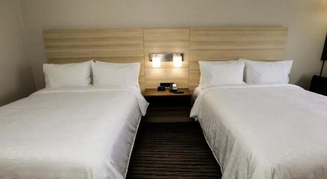 Четырёхместный номер Standard Holiday Inn Express Hillsboro I-35 by IHG
