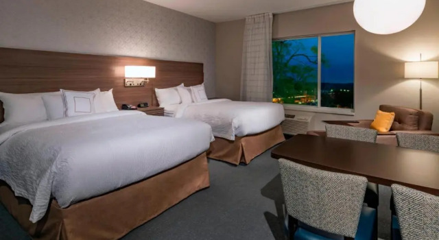 Четырёхместная студия TownePlace Suites by Marriott Leavenworth