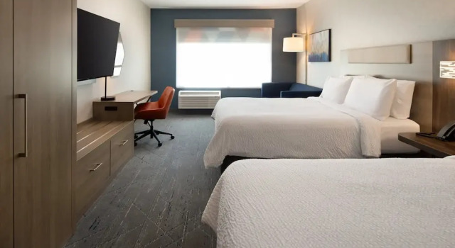 Четырёхместный люкс Holiday Inn Express & Suites Fresno Airport by IHG