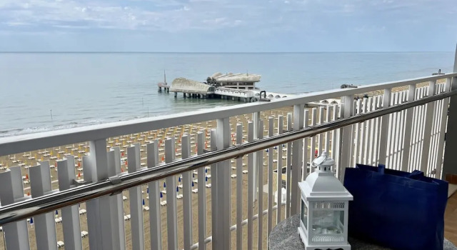 Апартаменты с 3 комнатами с балконом и с видом на океан Seafront Apartment in Lignano