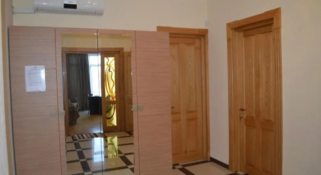 Mtatsminda Str 27(Ex. Dimitri Kipiani Str 35), Забронировать Отель Мтацминда Тбилиси, рядом с Тбилисский театр оперы и балета