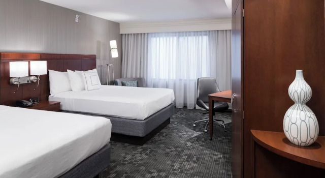 Четырёхместный номер Standard с балконом Courtyard by Marriott West Orange