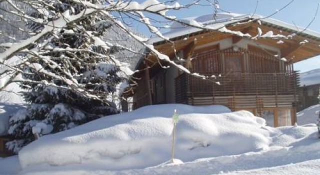 Tirolerhaus-Chalet Kirchdorf, Rezerwuj Chalet Hotele w Tyrol z parkingiem, Parking