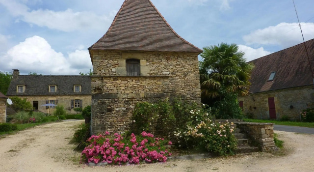 Nice holiday home in Nouvelle-Aquitaine with indoor pool