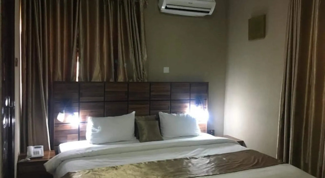 Momak 6 Hotel & Suites