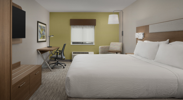 Holiday Inn Express Saugus Logan Airport, Varaa Hotelli Hotellit New England uima-altaalla, Uima-allas