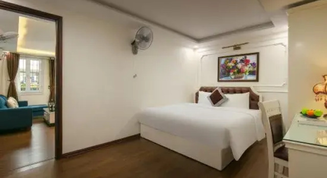 Семейный номер Standard с балконом TrangTrang Luxury Hotel