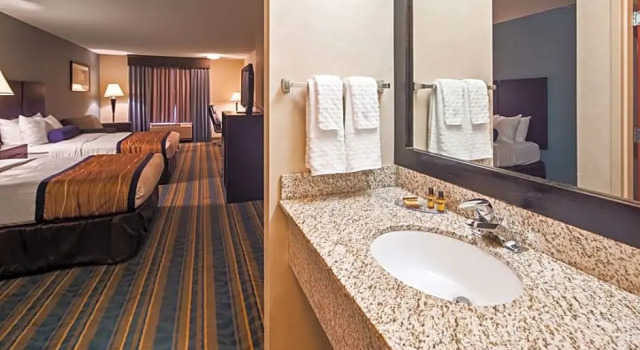Четырёхместный люкс Best Western Plus Berkshire Hills Inn & Suites