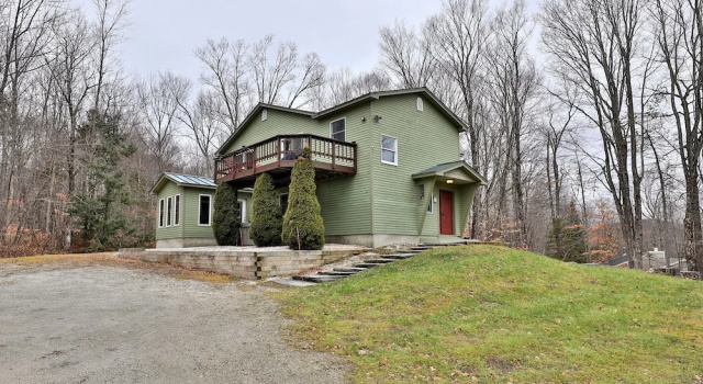 Коттедж The Tanglewood Lodge- Amazing Ski Home for Groups, Hot Tub, Close to Killington Resort! home