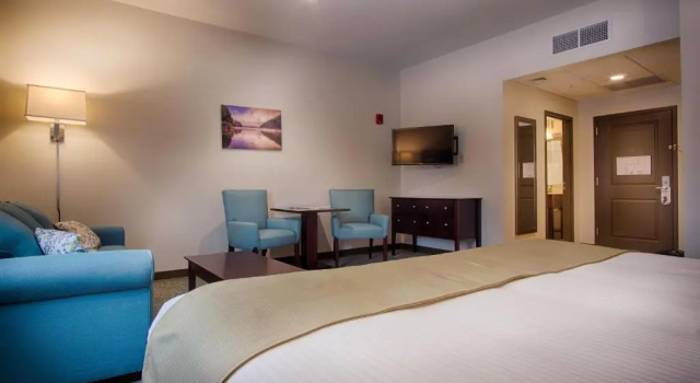 Полулюкс Sun & Ski Inn and Suites