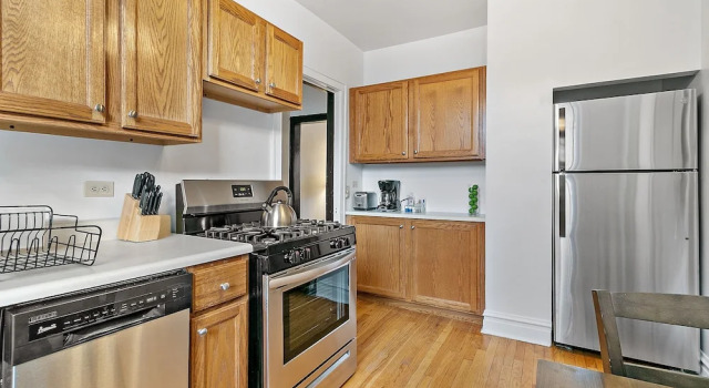 Welcoming & Trendy 1BR Apt in Larchmont, Забронировать Отель Отели Иллинойс 4 звезды, 4*