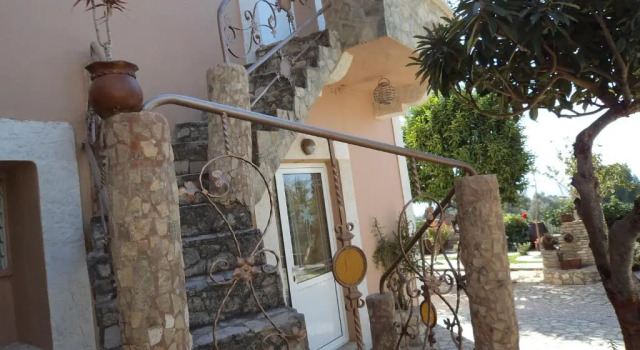 Вилла с 3 комнатами Villa Petra with heated pool