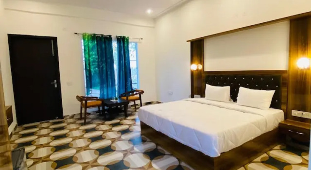 Двухместный номер Deluxe с балконом New Corbett Hotel and Resort