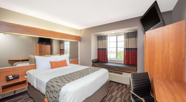 Standardowy dwuosobowy pokój Microtel Inn & Suites by Wyndham Springfield