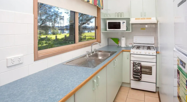 Семейный номер Standard с 2 комнатами с балконом и с видом на залив BIG4 Batemans Bay at Easts Riverside Holiday Park