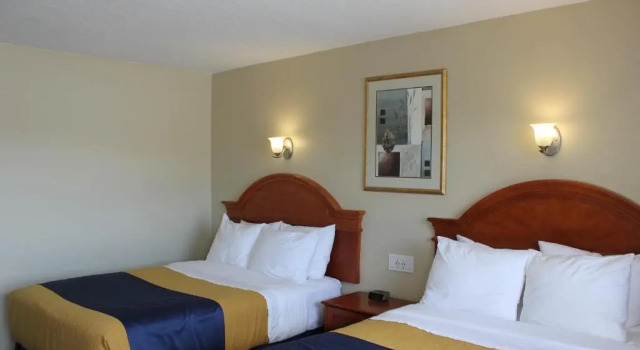 Четырёхместный номер Standard Nights Inn Owen Sound