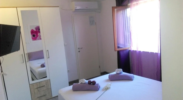 Apartment With one Bedroom in Sumartin, With Wonderful sea View, Furni, Забронировать Апартаменты/квартира Отели Сумартин с парковкой, рядом с Частный Пляж «Лакшери Вила Уайт Беллеца», Парковка