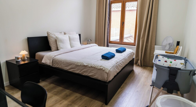 Апартаменты Modern 3BR Apt for 6 with Patio Ghent