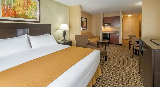 Люкс с 2 комнатами Holiday Inn Express Hotel & Suites Sharon-Hermitage