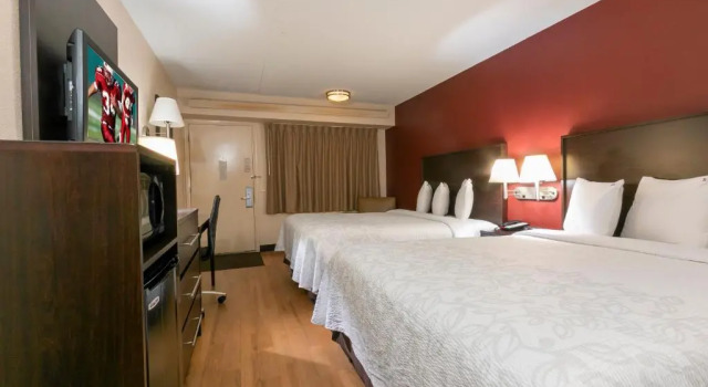 Четырёхместный номер Deluxe Red Roof Inn PLUS+ West Springfield
