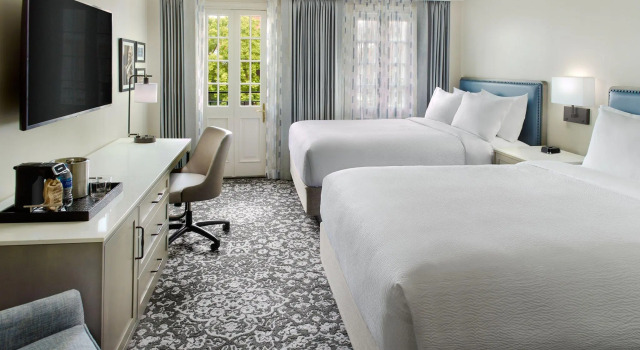 Четырёхместный номер Standard с балконом и с видом на внутренний двор Four Points by Sheraton French Quarter