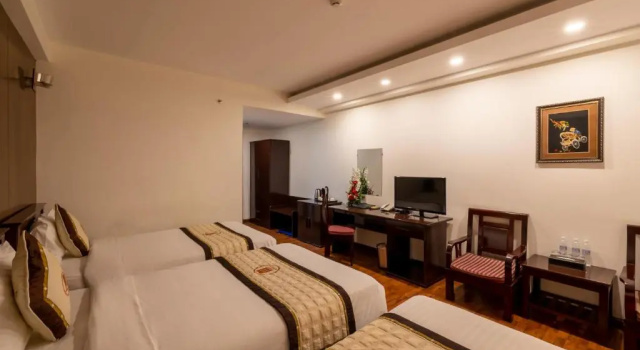 Трёхместный номер Standard с балконом Midtown Hotel Hue