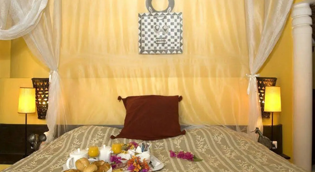 Espadon, Rezervovat Hotel Hotely v Thiès s parkováním, Parkování