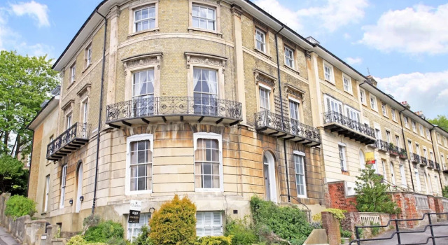 Flat B No. 01 Clifton Terrace, Забронировать Отель Отели Винчестера 4 звезды, рядом с The University of Winchester, 4*