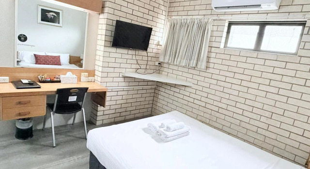 Tropical Gateway Motor Inn, Забронировать Мини-отель Рокгемптон Southern Great Barrier Reef, рядом с Информационный центр для посетителей Шпиля Тропика Козерога