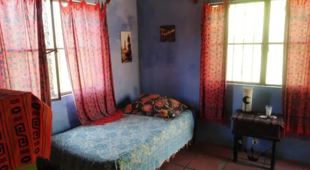 Bohemian Rustic 2-floor Suite, Walk to Plaza/beach