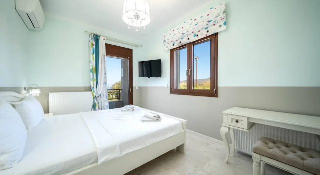 Karyo Villa,- 4bd, 3min On Foot From The Beach!