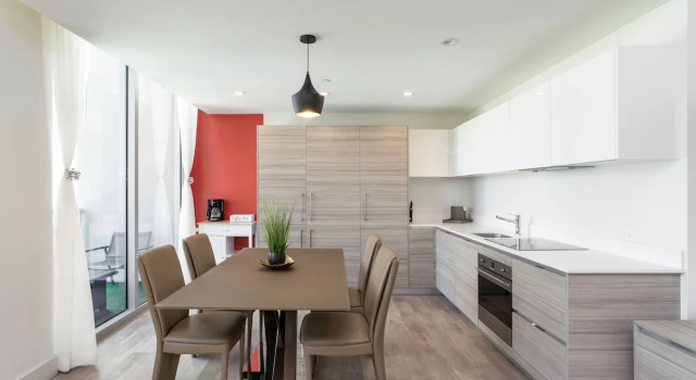 Номер Standard c 1 комнатой с балконом и с частичным видом CH Luxury Condos & Studios On The Beach
