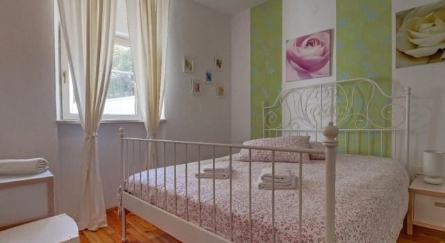 Mandarina - sea View Apartment Ana, Забронировать Апартаменты/квартира Отели Мали-Лошиня с парковкой, рядом с Mali Losinj Ferry Port, Парковка