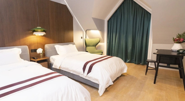 Двухместный номер Standard с видом на сад Qingdao The Castle Hotel