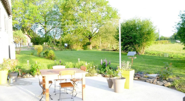 Le Champ Bagnolet, Book Bed and Breakfast Hoteller i Burgund med parkering, Parkering