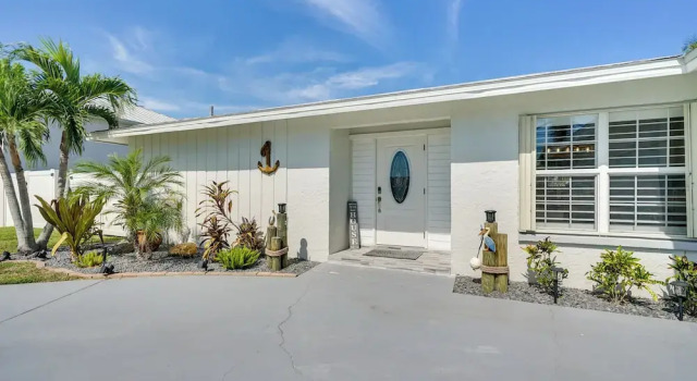 Hot Tub, Pool & Putting Green: Cape Coral Oasis!, Забронировать Отель Кейп-Корал Southwest Florida, рядом с Lee Health Women's Health
